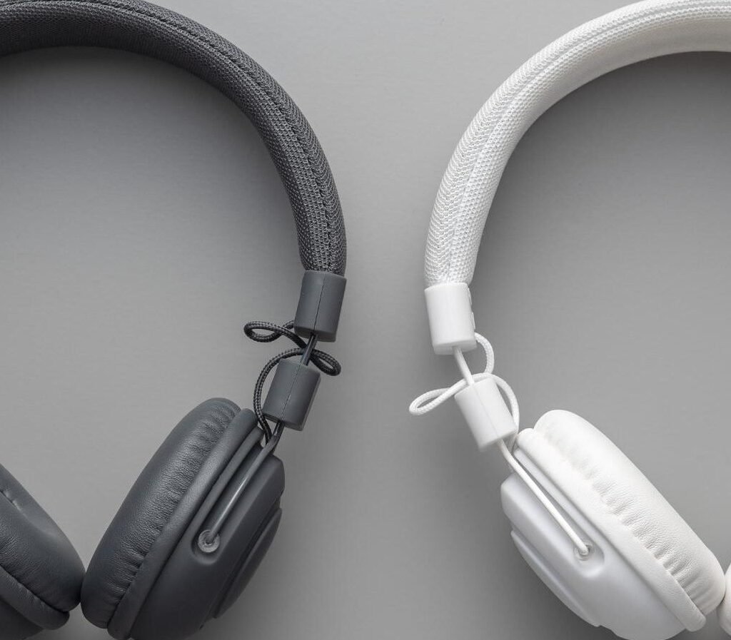 Ultimate Guide to Choosing the Best Noise-Canceling Headphones White And Black Wired Stereo Headphones On Gray Ba 2023 11 27 05 22 10 Utc 2 E1734668314181 1024x897